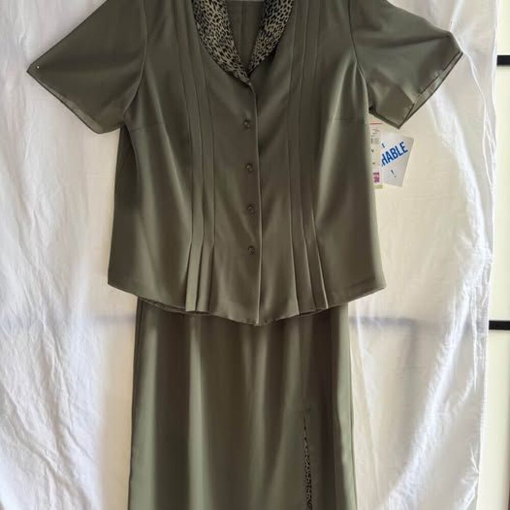 Danny & Nicole 2-Piece Skirt Set – 18W – Olive Green/Animal Print-Plus Size NWT
